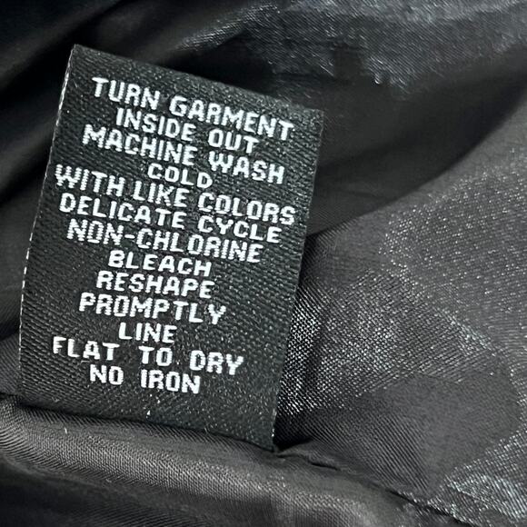 Sharagano Studio Fuzzy Black Vest Petite Large with Hood and Pockets - Picture 6 of 6